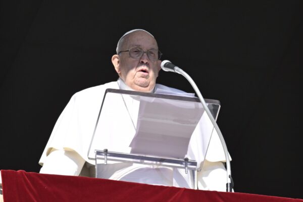 Papa Francesco: “Preghiamo per la pace, la guerra è sempre una sconfitta”