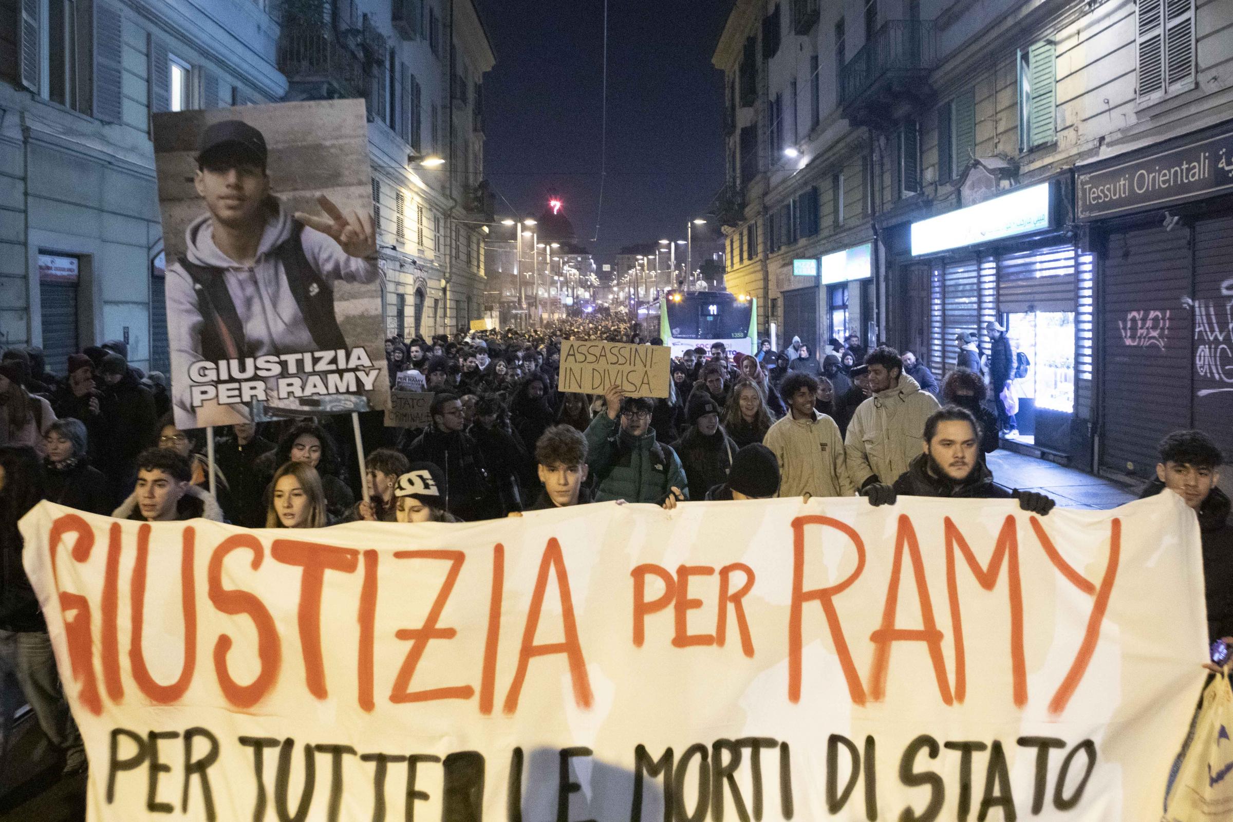 Morte Ramy Elgaml, atti vandalici e minacce contro sinagoga di Bologna Morte Ramy Elgaml, atti vandalici e minacce contro sinagoga di Bologna