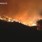 Incendi a Los Angeles, tornado di fuoco avvisato in California