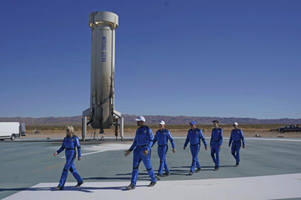 Blue Origin ha portato nello Spazio sei persone con un solo lancio