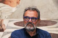 Firenze, Oliviero Toscani arricchisce la collezione degli Autoritratti della Galleria degli Uffizi