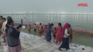 India, milioni di devoti indù al festival Maha Kumbh