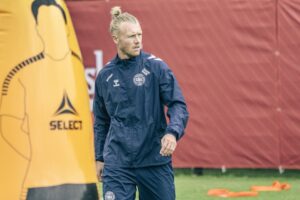 Calcio, l’ex Milan e Roma Simon Kjaer annuncia il ritiro