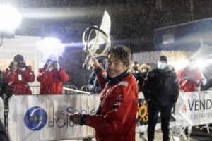 Il francese Yannick Bestaven vince la Vendée Globe, il giro del mondo in solitario per barche a vela