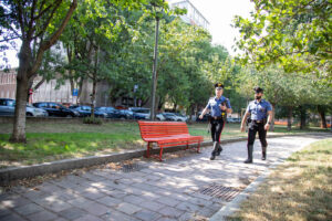 Milano, violenza sessuale in Piazza Napoli: donna trascinata dietro un'aiuola