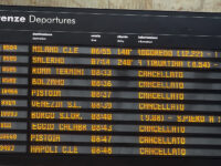 Caos treni, folla in attesa a Firenze Santa Maria Novella