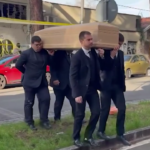 Furio Colombo, il feretro del giornalista arriva al cimitero acattolico di Roma