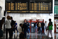 Caos treni nella mattinata- Treni in ritardo o cancellati per un guasto a Roma