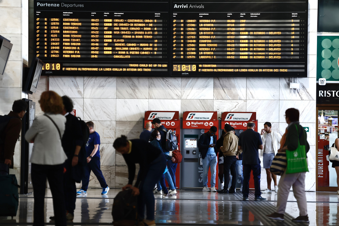 Ritardi treni, esposto Fs per “circostanze sospette”. Lega al contrattacco