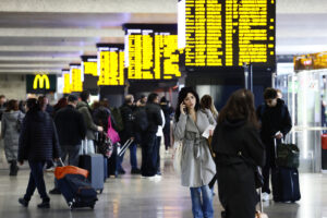 Treni in tilt da Milano: ritardi e cancellazioni alla stazione Roma Termini