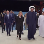 Giorgia Meloni, l’arrivo della premier ad Abu Dhabi