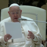 Papa: “Abusi su minori piaga della società, crimine atroce”