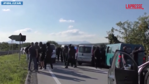 Benevento-Casertana, occuparono autostrada e lanciarono fumogeni in campo: 22 Daspo