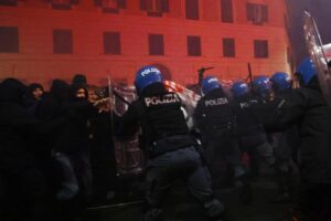 Tensioni alla manifestazione per Ramy