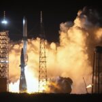 Primo test per il nuovo razzo di Bezos: lanciato in orbita il New Glenn