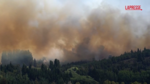 Argentina, vasto incendio in Patagonia: distrutte decine di case