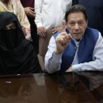 Pakistan, ex premier Khan condannato a 14 anni per corruzione