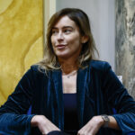 Maria Elena Boschi denuncia pesanti insulti sessisti da utenti FdI: “Meloni prenda le distanze”