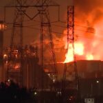 California, incendio nell’impianto di stoccaggio di batterie: le immagini