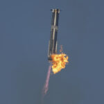 SpaceX, navicella esplode dopo il lancio. Voli dirottati per caduta detriti
