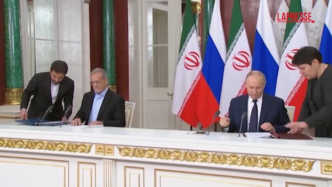 Russia, Putin firma accordo di partenariato con Iran