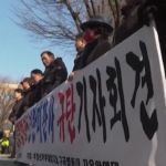 Corea del Sud, proteste a Seul contro l’arresto di Yoon Suk Yeol