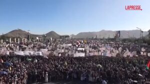 Yemen, in migliaia a Sanaa per la manifestazione pro-Gaza