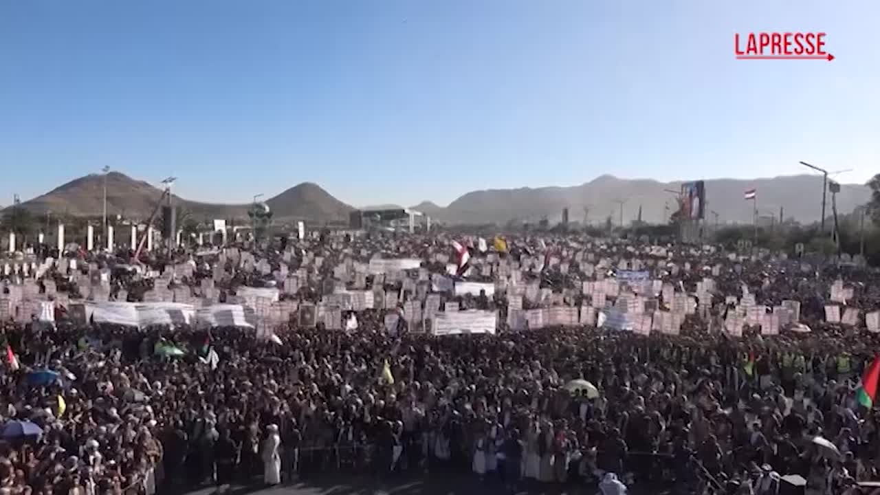 Yemen, in migliaia a Sanaa per la manifestazione pro Gaza