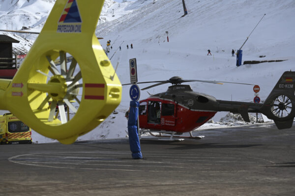 Spagna, seggiovia cade da 15 metri ad Astun: 10 feriti, due gravi. Guasto a carrucola