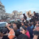 Gaza, le auto con i tre ostaggi scortate dai miliziani di Hamas