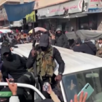 Gaza, i militanti armati di Hamas celebrano il cessate il fuoco