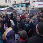 Gaza, in centinaia in piazza per festeggiare il cessate il fuoco prima del rinvio