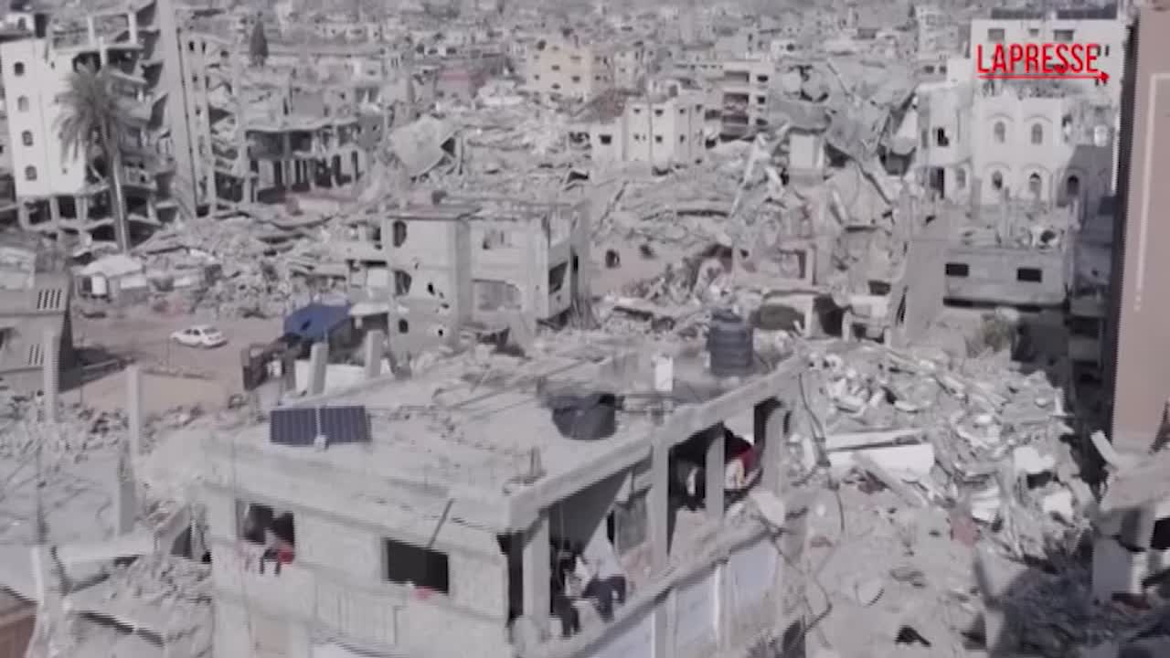 Gaza, la distruzione a Khan Younis ripresa dal drone: macerie ed edifici dilaniati