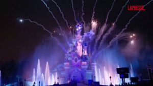 Disneyland Parigi, svelato un nuovo spettacolo notturno con i laser delle Olimpiadi