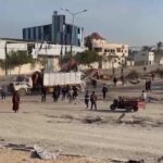 Medioriente, i primi camion di aiuti entrano a Gaza dopo l’inizio della tregua