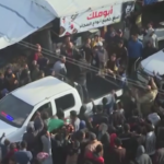 Gaza, tregua rinviata: le immagini da Khan Younis e Deir al-Balah