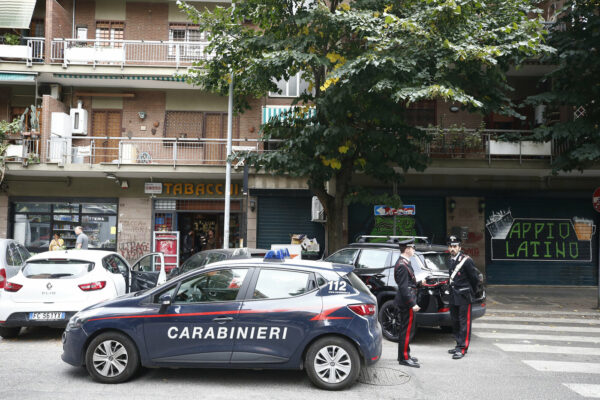 Roma, Spari in testa durante rapina