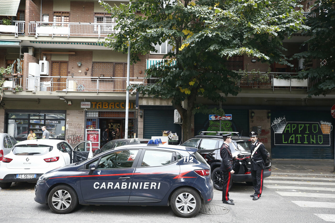 Roma, rapina in banca da 100mila euro al Prenestino Roma, rapina in banca da 100mila euro al Prenestino