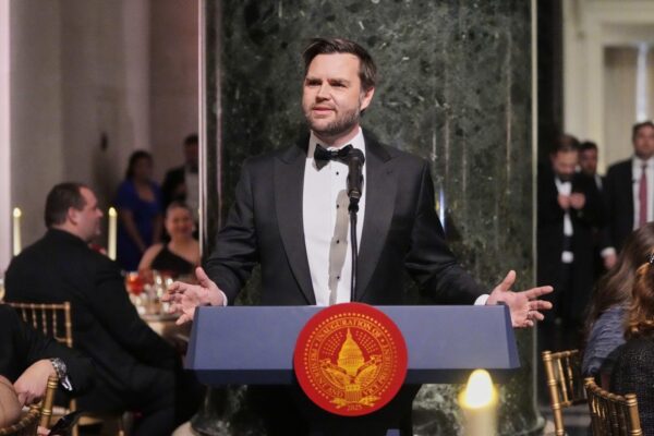 Il vicepresidente eletto JD Vance durante una cena alla National Gallery of Art di Washington
