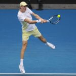 Australian Open 2025, Sinner supera Rune e vola ai quarti