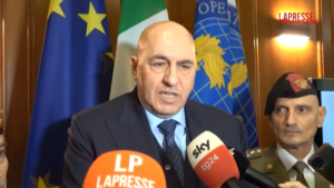 Difesa, Crosetto: “Inviare ufficiali in Ucraina per imparare a difendersi sul campo”