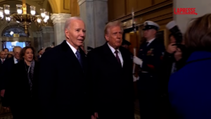 Insediamento Trump, il presidente eletto e Biden arrivano al Campidoglio