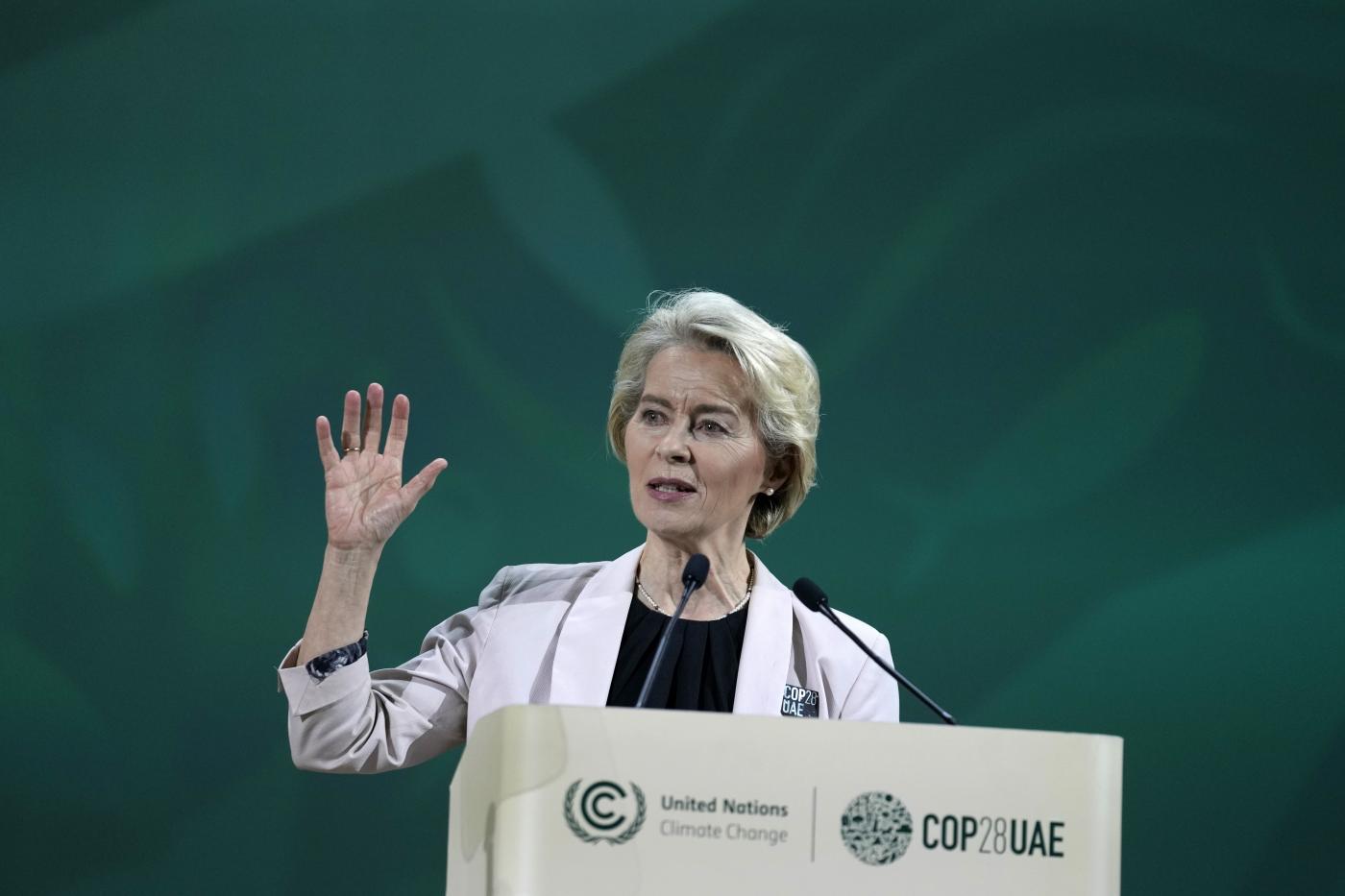 Ue, von der Leyen a Davos: “Accordi Parigi migliore speranza per l’umanità”