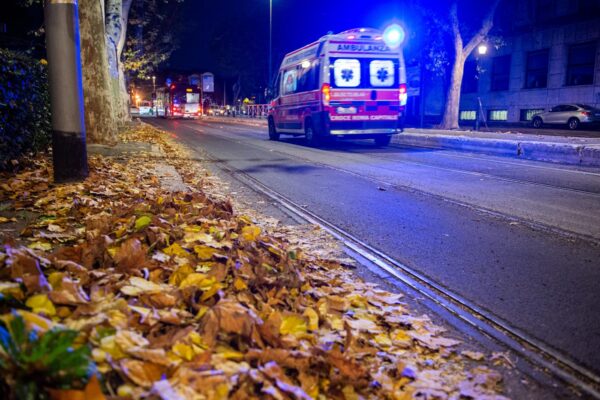 Foglie a terra sulle strade tra Viale delle Milizie e Viale Giulio Cesare a Prati.