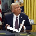 Usa, primo giorno di Trump da presidente: firma ordini esecutivi dopo insediamento