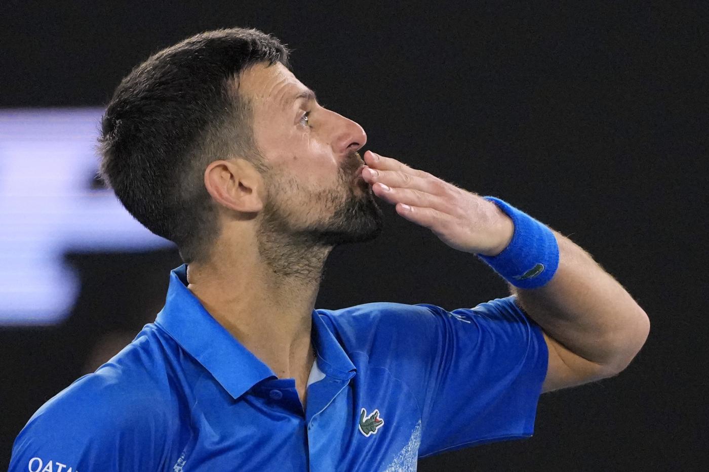 Australian Open 2025, Djokovic batte Alcaraz e vola in semifinale