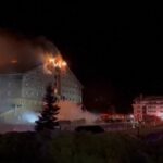 Turchia, incendio in hotel di una località sciistica: le immagini