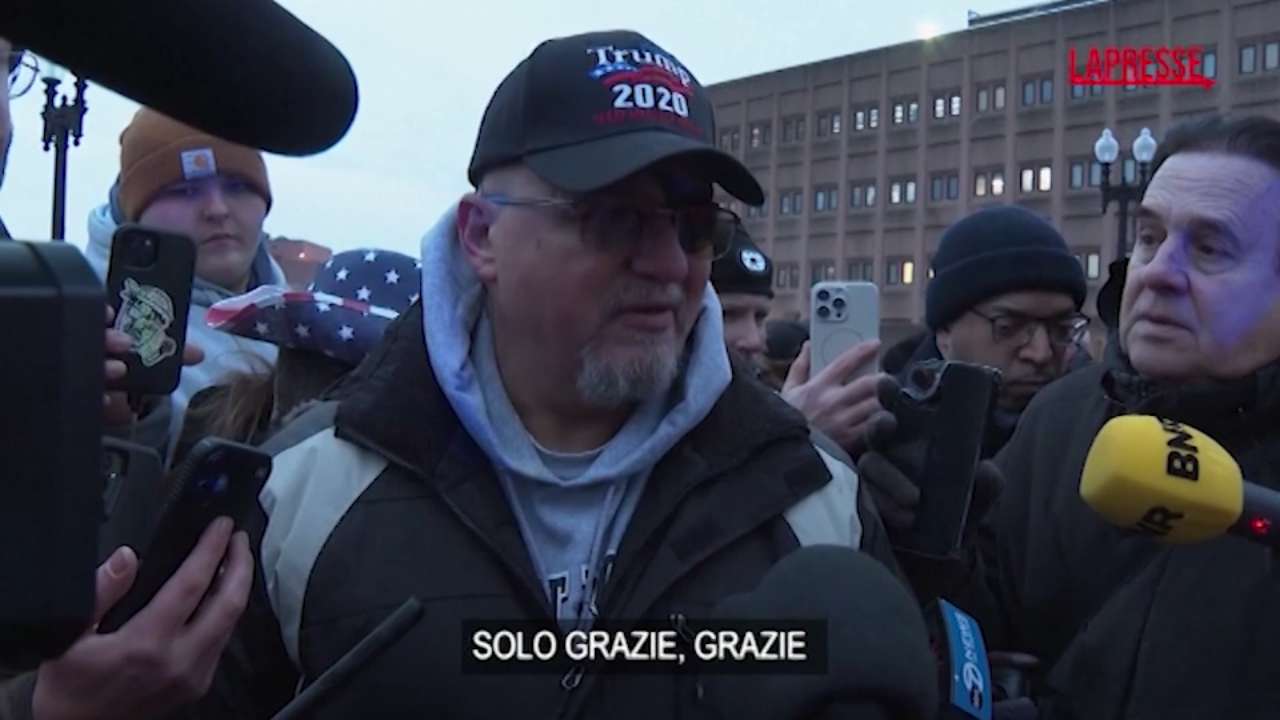 Assalto al Campidoglio, graziato leader degli Oath Keepers: “Gioia e gratitudine per Trump”