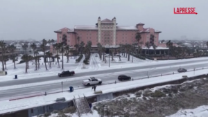 Tempesta di neve negli Usa, alcune città coperte di bianco: le riprese dal drone