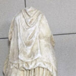 Grecia, trovata a Salonicco in un sacco della spazzatura statua di 2000 anni fa